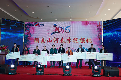 逆市可為！山河智能挖掘機(jī)首場展銷會完美收官