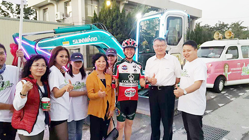 圖說怪手環(huán)臺凈灘活動，智繪山河智能環(huán)保節(jié)能