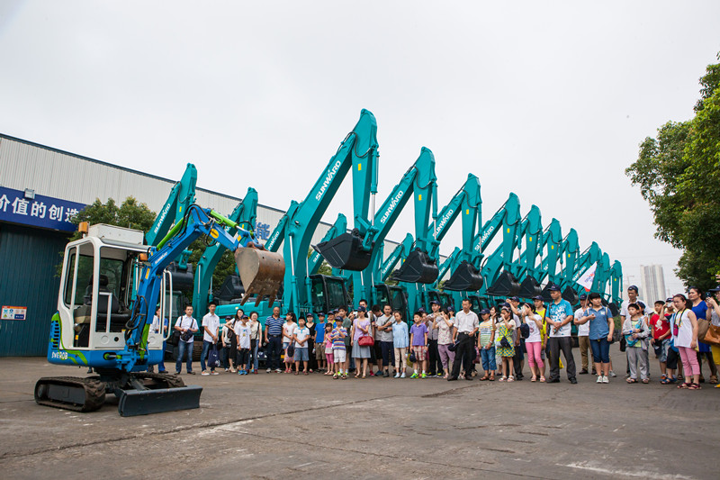 開(kāi)挖機(jī)，坐游艇、飛機(jī) 山河智能開(kāi)展員工家屬開(kāi)放日活動(dòng)