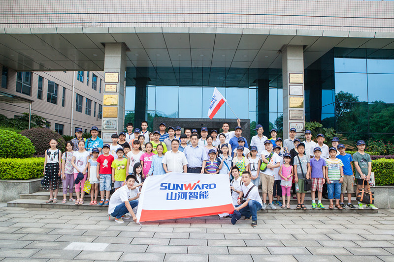 開(kāi)挖機(jī)，坐游艇、飛機(jī) 山河智能開(kāi)展員工家屬開(kāi)放日活動(dòng)