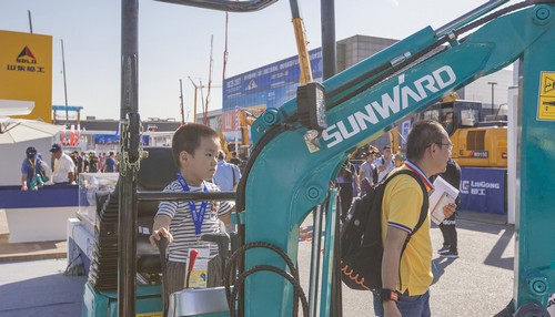 山河智能酷帥曾大蝦，一大波美圖帶你親臨北京BICES展