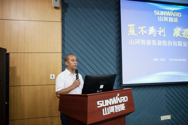 500多名挖掘機(jī)用戶實(shí)地考察，為山河智能點(diǎn)贊！