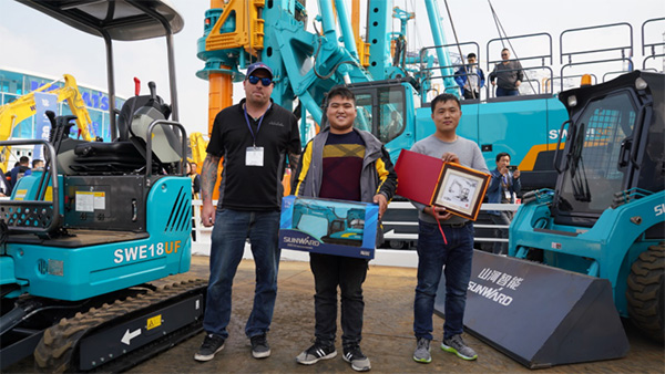 不服來(lái)戰(zhàn)！山河智能展臺(tái)有大禮等你拿