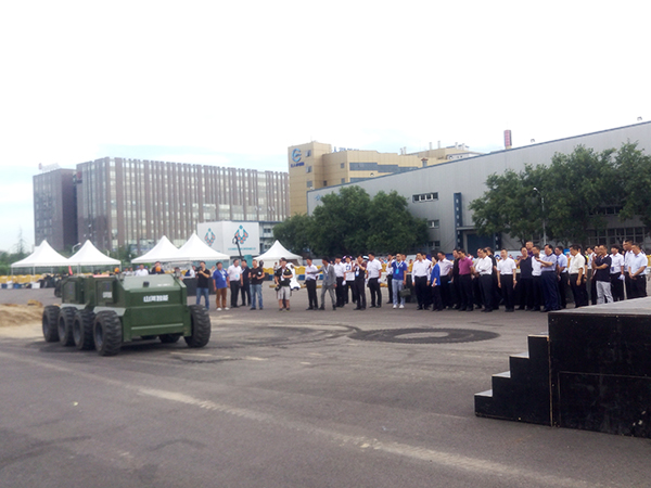 山河智能“龍馬一號”驚艷亮相世界機(jī)器人大會