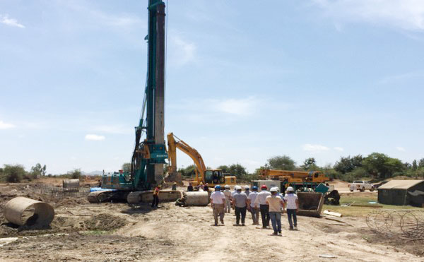 肯尼亞總統(tǒng)高度贊賞，乞力馬扎羅山下山河綠閃耀
