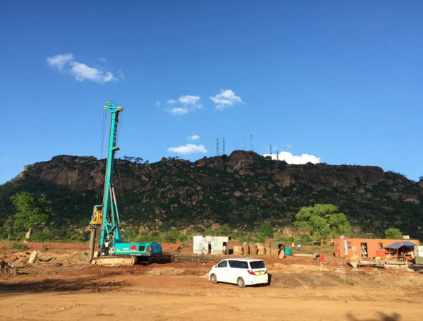 肯尼亞總統(tǒng)高度贊賞，乞力馬扎羅山下山河綠閃耀