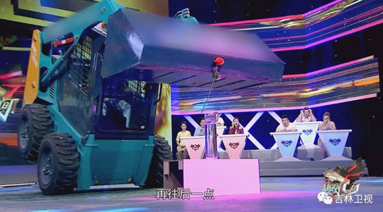 誰(shuí)說(shuō)機(jī)械都冰冷？這款會(huì)跳舞的滑移明明就是熱情奔放的！