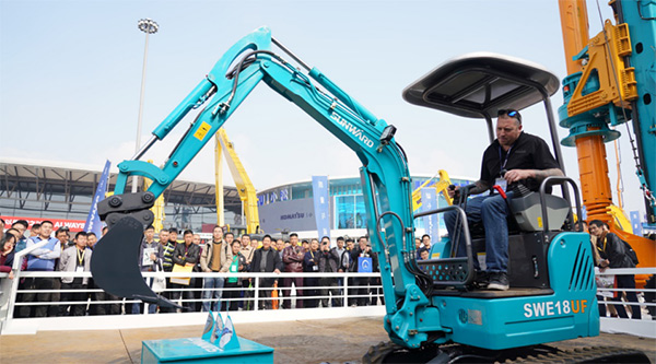 不服來(lái)戰(zhàn)！山河智能展臺(tái)有大禮等你拿