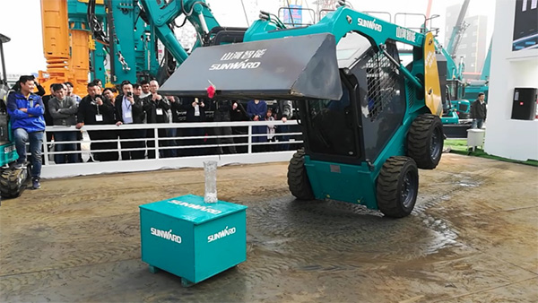 不服來(lái)戰(zhàn)！山河智能展臺(tái)有大禮等你拿