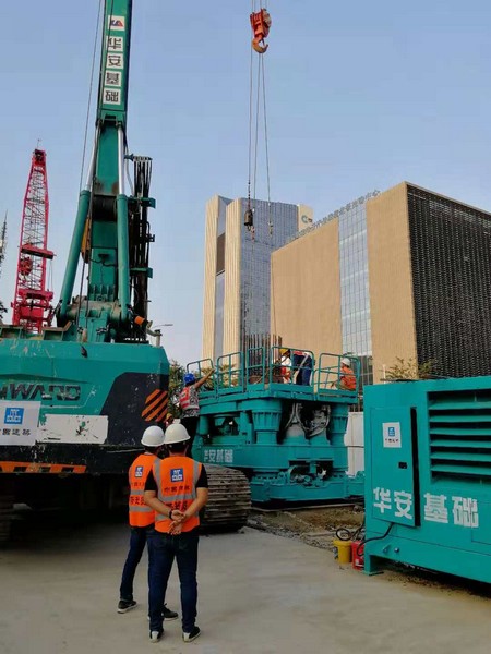 地鐵咬合樁施工必備利器--山河智能旋挖鉆機(jī)