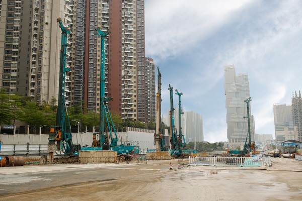 地鐵咬合樁施工必備利器--山河智能旋挖鉆機(jī)