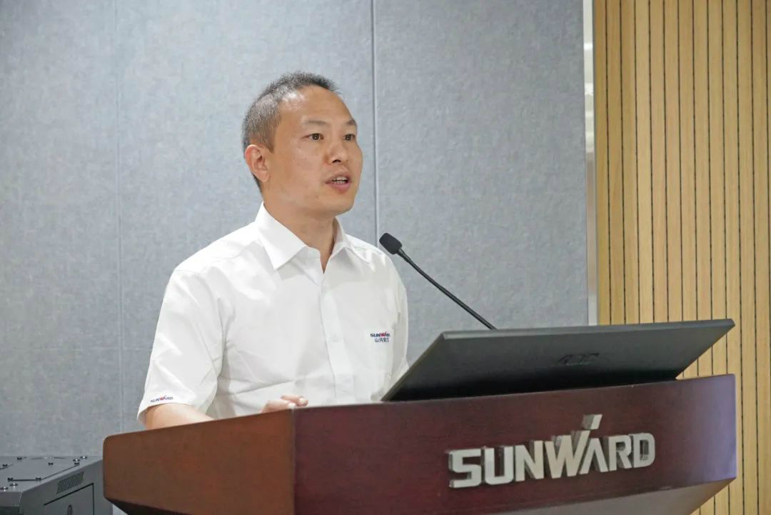 省人大常委會(huì)黨組副書(shū)記、副主任王柯敏調(diào)研山河智能