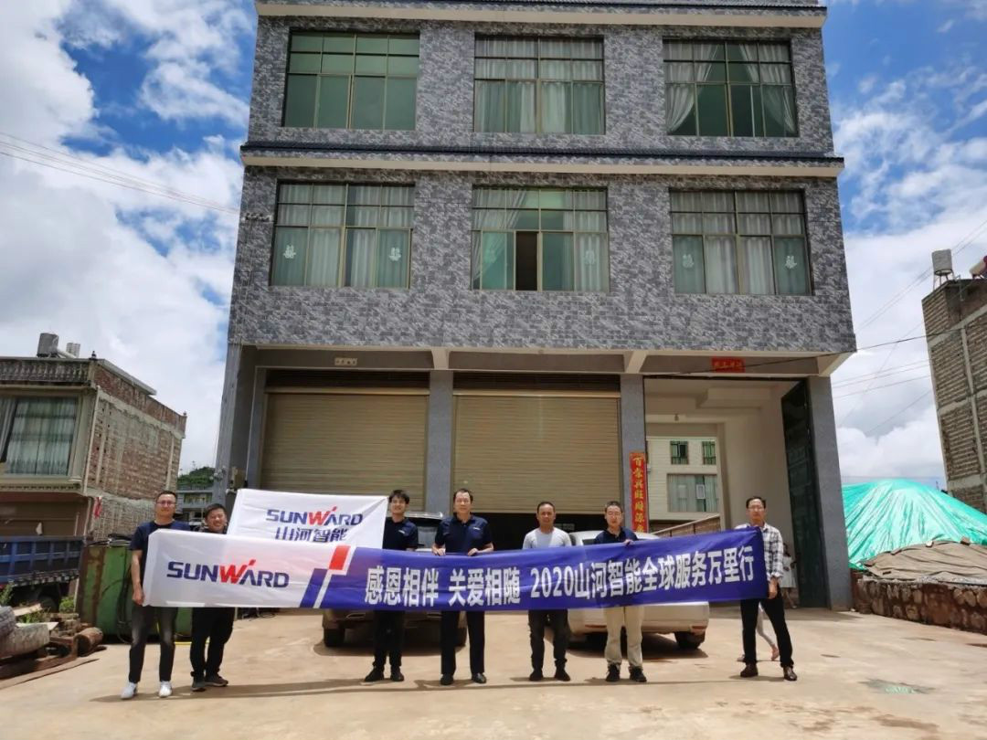 云南這個村有個挖掘機(jī)家族，創(chuàng)富有一套