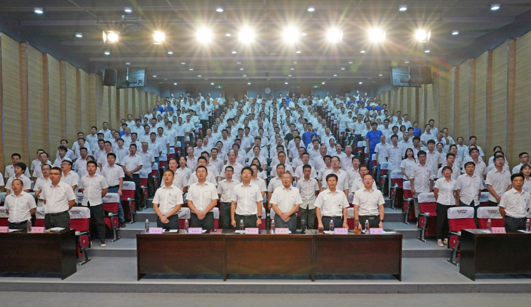 致敬研發(fā) | 山河智能舉辦職稱評定工作總結(jié)暨職稱證書頒發(fā)儀式