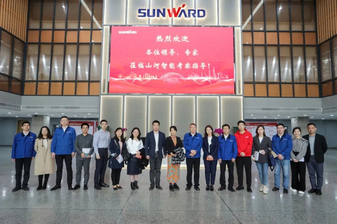 葉檀財(cái)經(jīng)團(tuán)隊(duì)調(diào)研山河智能