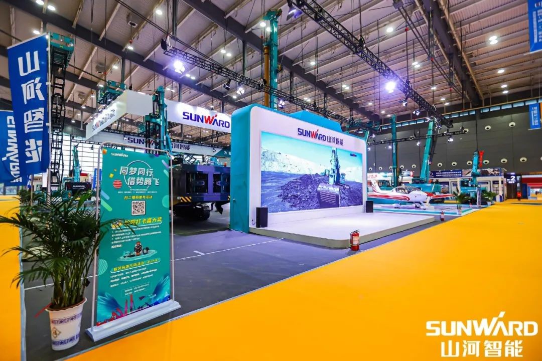 “山河綠”亮相長(zhǎng)沙國(guó)際工程機(jī)械展，50余款產(chǎn)品盡顯山河智能創(chuàng)新實(shí)力