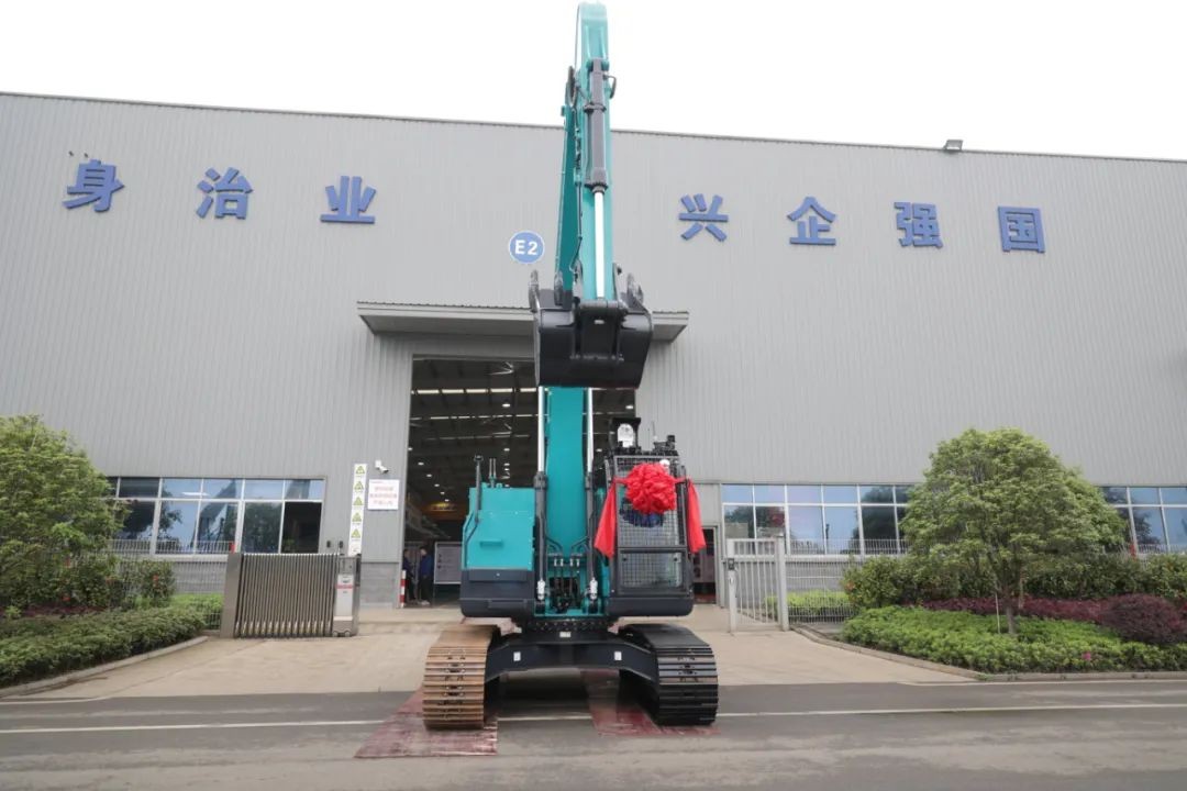 全國首臺！山河智能SWE240FED電動智能挖掘機下線