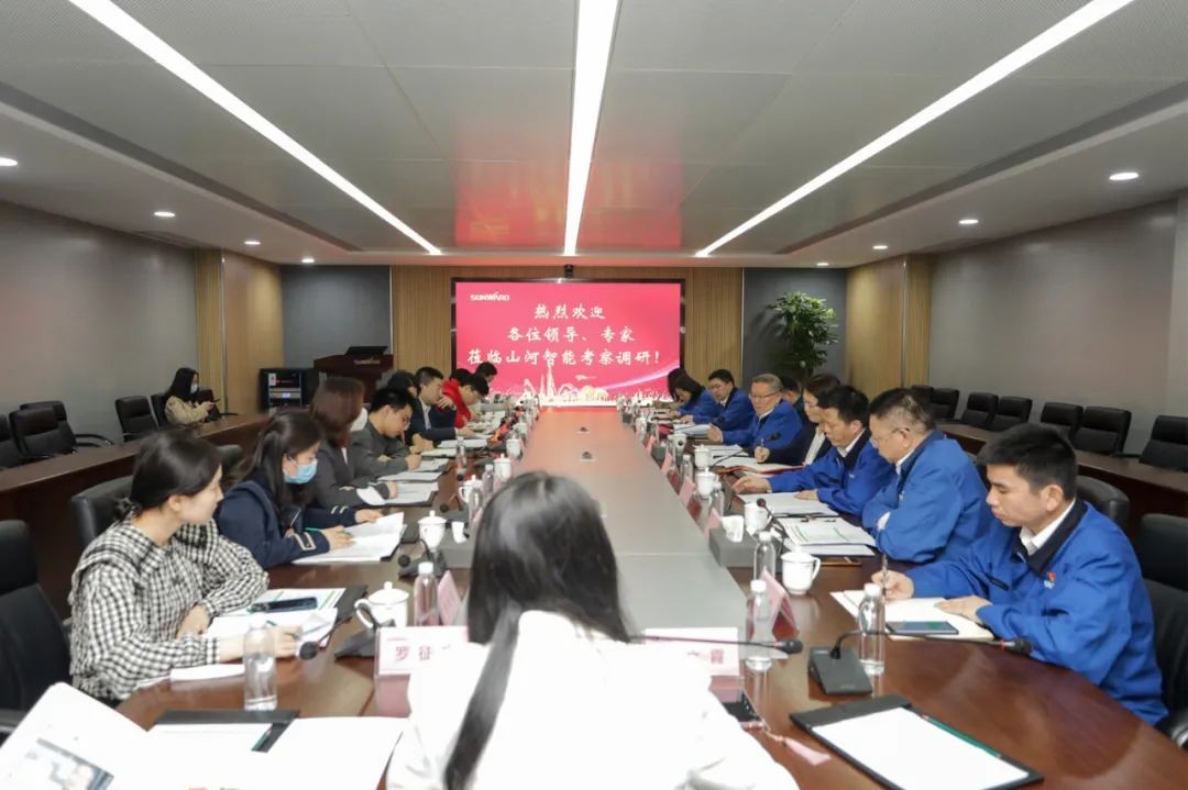 葉檀財(cái)經(jīng)團(tuán)隊(duì)調(diào)研山河智能