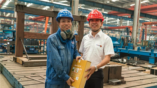 萬(wàn)力集團(tuán)“送清涼”活動(dòng)，慰問(wèn)一線員工