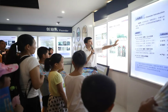 【家屬開(kāi)放日】“大手牽小手”走進(jìn)最好的科技創(chuàng)新課堂