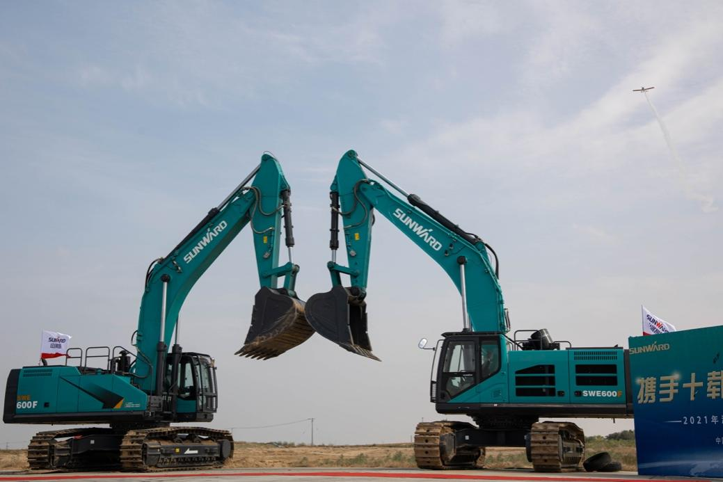 大型挖掘機批量交付、輕型運動飛機推廣……這場活動超吸睛