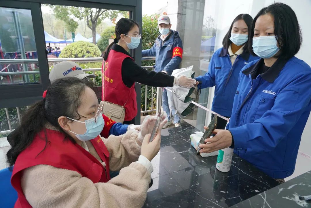 采樣完成率近100%！山河智能第一時間開展全員核酸檢測，保障安全生產(chǎn)