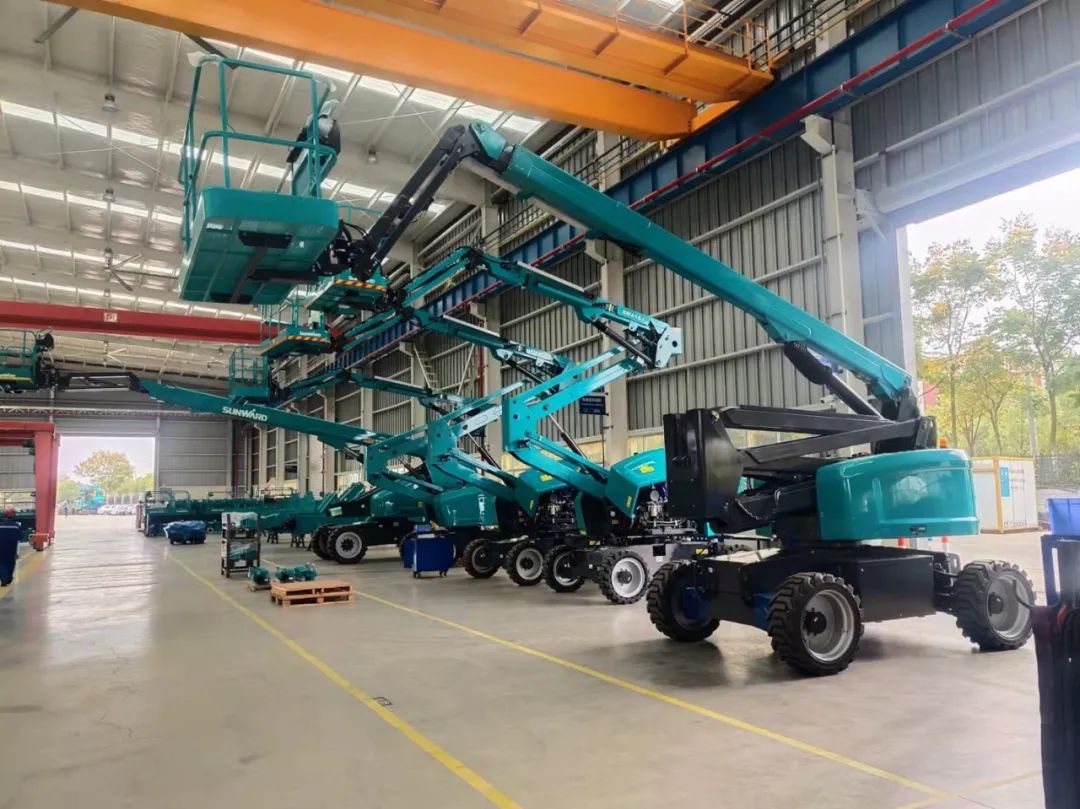 同級(jí)別作業(yè)高度最高！山河智能首款自主研發(fā)電動(dòng)臂式高空作業(yè)平臺(tái)下線