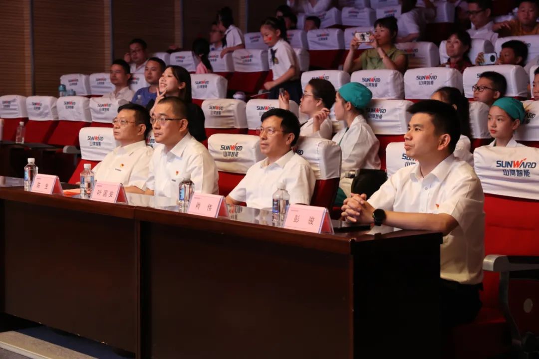 繽紛“暑”假，不負(fù)所“托”！山河智能職工子女暑期托管班結(jié)業(yè)啦