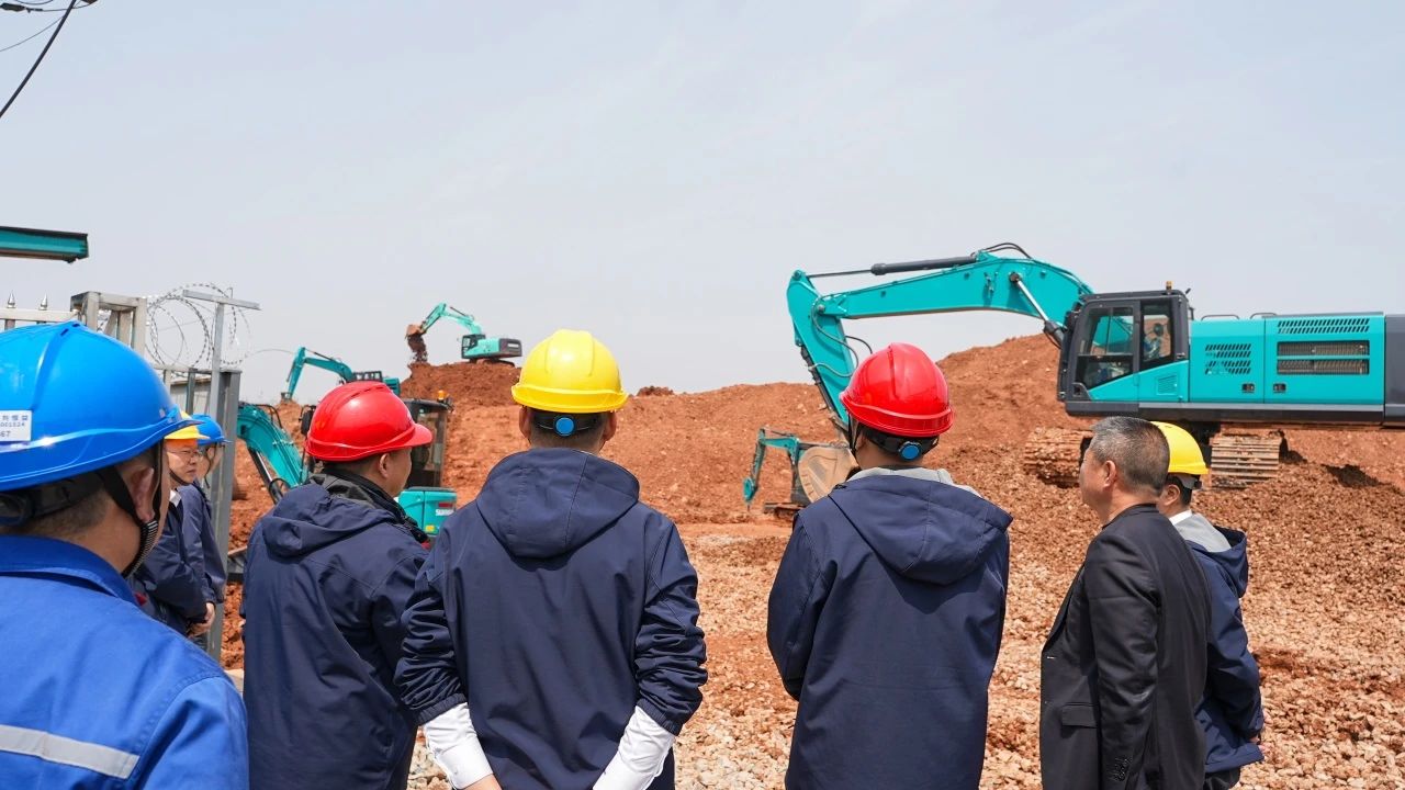 聚焦市場需求，山河智能三款精品工程液壓挖掘機成功下線