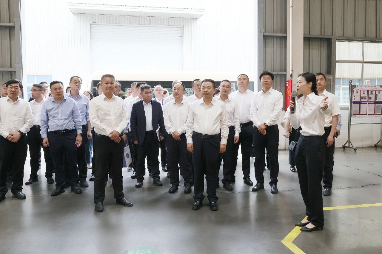 天能控股集團(tuán)黨委書記、董事長(zhǎng)張?zhí)烊温赎?duì)到訪山河智能