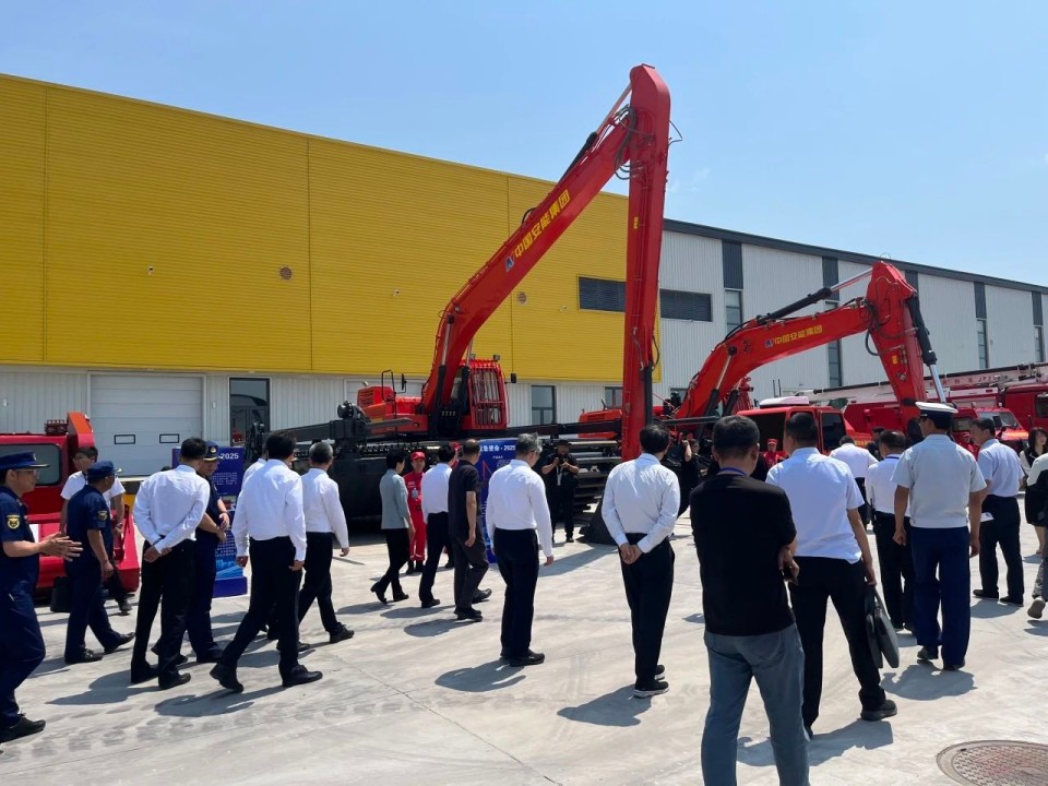 硬核破解“最后一公里”難題，山河智能應(yīng)急救援設(shè)備助力“應(yīng)急使命·2025”演習(xí)！